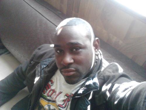 IamMuziq2012's profile picture. A loving father, husband, son and brother.  Loving my life, and taking one day at a time to earn my just reward.