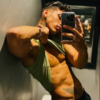 GuejeMatias's profile picture. Holas chicus ...adicto al baile 😅😏 Insta : soy_matias99  @Shakira 😍