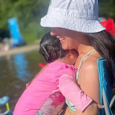 Greycii's profile picture. Você me seguiu a vida toda, só faltava no Twitter...