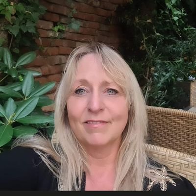 Eigenaar ErNa, Business partner EQology, Ervaringsdeskundige, Inspirator, Reïncarnatie- Regressietherapeut, Medium💚