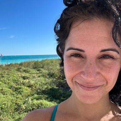 Lawyer, Political staffer, Habs fan💙🤍❤️, 🐶 mom, runner 🏃🏻♀️, currently working on my Master of Laws.