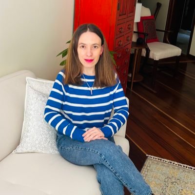 Burócrata, lectora y pintora aficionada
