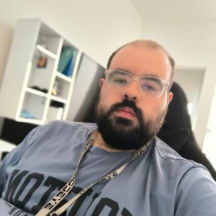 Ingeniero Sistemas Computacionales.

Chivas, Real Madrid y 49ers.