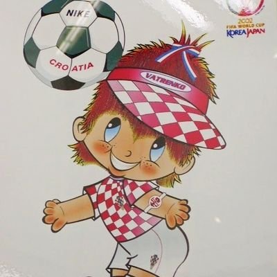 クロアチア専門のサッカージャーナリスト・通訳です。『東欧サッカークロニクル』で2018年度ミズノスポーツライター優秀賞受賞。訳書に『日本人よ!(オシム著)』『ルカ・モドリッチ自伝 マイゲーム』。クロアチア代表がテーマの新著『もえるバトレニ〜モドリッチと仲間たちの夢のカタール大冒険譚』が発売中。