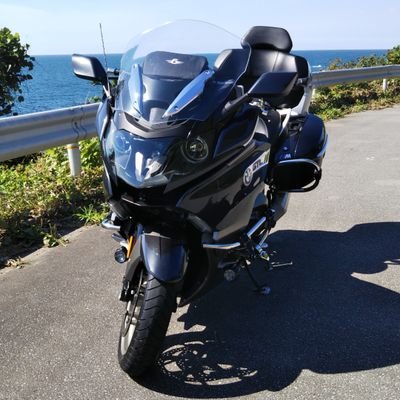 CBMRIDER's profile picture. ２輪／４輪好きで、定期的に若い人達に学問を教える（多分厳しめ？な）オジサン。🏍は BMW K1600GTL が現役：KAWASAKI（学生時代）→　HARLEY（BMW 併用 ）→　HONDA DAX125（BMW 併用👈今🈁）→ いつかは PORSCHE（鬼籍に入る迄？）🚨DMは応答しません🚫🚫