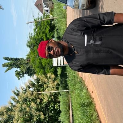 °🇧 🇮 🇬 - 🇭 🇴 🇲 🇲 🇮 🇪 °LLB (in view) °Volunteer °Open to innovative ideas •Manchester till i die
