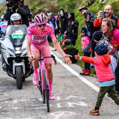 teuz88's profile picture. Appassionato di ciclismo e seguace di Tadej Pogačar 🚴‍♂️ | Cuore rossonero, devoto all’ AC Milan 🔴⚫️ |