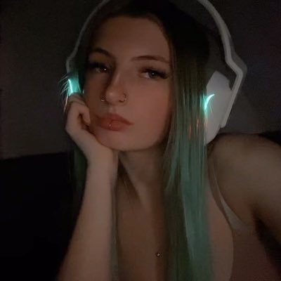 18|content creator|Best Fortnite Female OCE| USE CODE