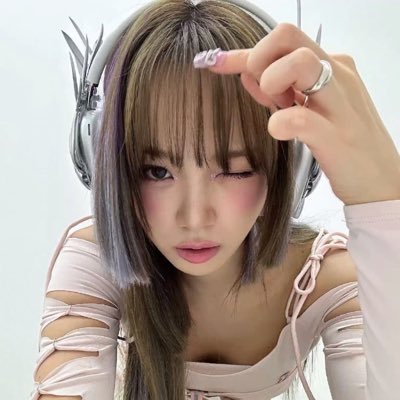 zeungmo_'s profile picture. stem student ( 🩰 ) 07 ’ slice of life