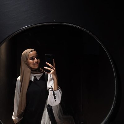 jamilaitdabel's profile picture. Bibliophile (n.)