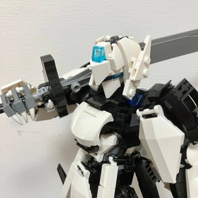 2024年2月からン十年ぶりにLEGOをいじり始めました。フィグ乗りのSDガンダムなんかを作ってます。無言フォローしまくってますが、ご容赦の程を。