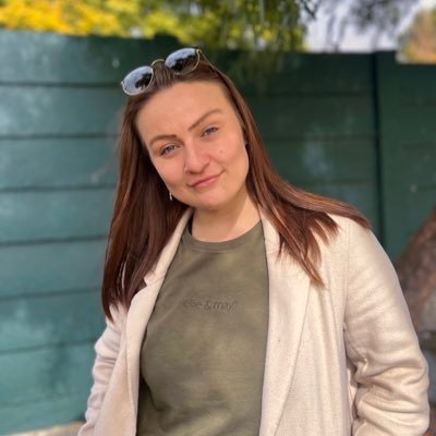 JanelleJvR's profile picture. Check out @girlandcothings for the plug