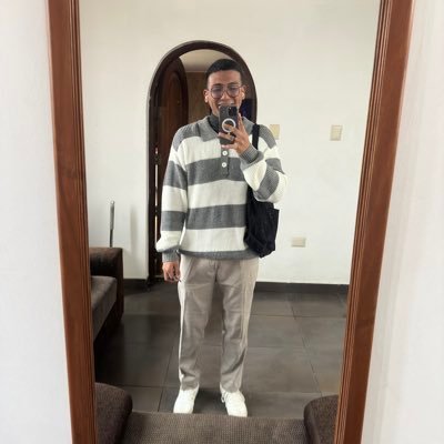 Si ves un tweet mío, ando en crisis por la chamba 🤑
