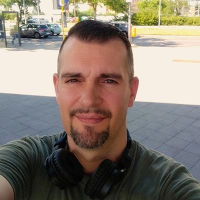 Lieber Stehend Sterben , Als Kniend Leben !
Konservativ, Vater, Deutscher.
Extremismus jeder Art, ist etwas von vielem, was niemand braucht!
BVB 09❤️