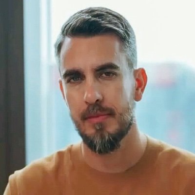Designer estratégico, basqueteiro de fim de semana