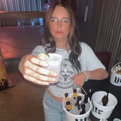 I’m good at doing hair and I like to drink beer🤠