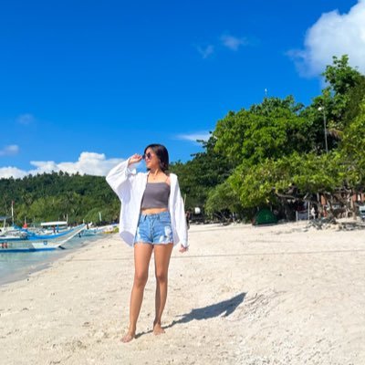 izzachii's profile picture. can i be the poem, not the poet?