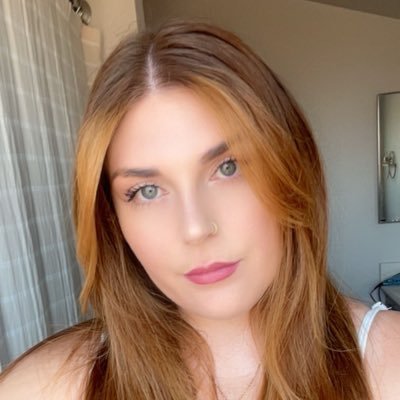 anjvol6's profile picture. probably at a concert