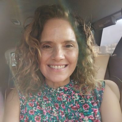 nadiaperezro's profile picture. Escribo sobre política, deportes, cine, farándula • De todo un poco • Venezolana viviendo en España • Mis opiniones • A veces, en inglés.