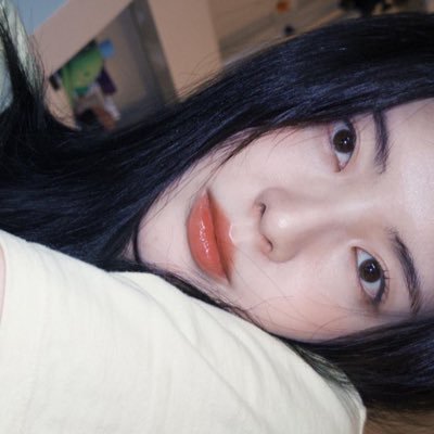 안녕하세요~ 제 이름은 이선빈입니다. 만나서 반갑습니다. I'm Lee Jin Kyung Known as Lee Sun Bin an Actress. ( On a long hiatus. )