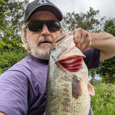 Bogenjäger für Hirsche. 🏹 🦌
Bass Master of
the local park ponds 🐟 😂 😜
#pureblood