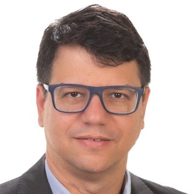 Especialista em Desenvolvimento Social, Jornalista, Carioca.