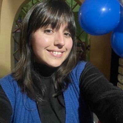 23 Estudiante de química 👩🏽‍🔬  Algunos me dicen teacher👩🏽‍🏫