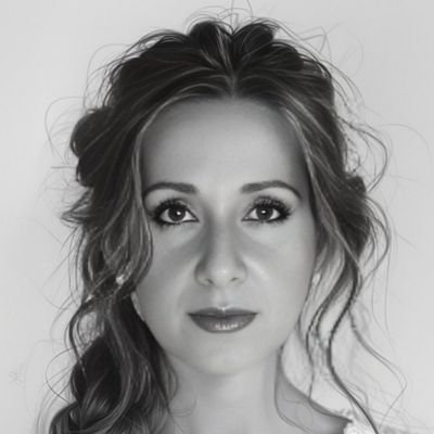 Mulher, Mãe de 4 filhos, Cristã Reformada, Pedagoga e Psicopedagoga.