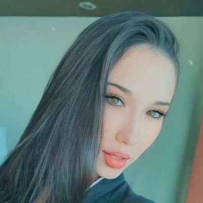 soy muy honesto y respeto a las chicas me gustan los video juegos 🎮 soy fans de de Bruce lee Megan fotos me gustan las películas 🎥 veo a streamer