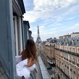 I never feel lonely, to put it romantically, I am completely free.