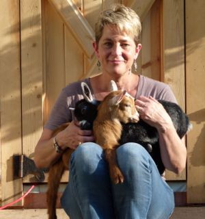 CraftyFarmGirl's profile picture. Woodworker, photographer & artist. Native CT Yankee. former suburban and country farmer. New to Chattanooga, TN.