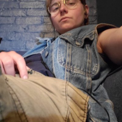 slewdkey's profile picture. currently wearing orthopedic sneakers
he/she
27