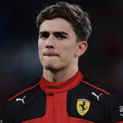 tvrizzii's profile picture. 🏳️‍🌈 || antifascista || 💙❤️ & lucho's selección española