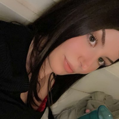 chl0edeperetti's profile picture. 