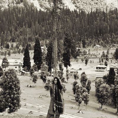 zebbuu's profile picture. Wannabe Writer. Over Thinker.