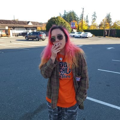 stoned_antihero's profile picture. canna content creator @cannaviews 
canna trimmer @brokencoast