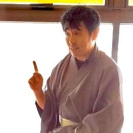自転車での日本一周を目論む旅人。 所属:湘南座・音貞塾・ザザプラス 持ちネタ:創作話芸・マジックショー・芝居・MC等。 2024年1月時点。47都道府県の旅と、献血協力20都道府県を達成。14時間76000歩55kmを歩く。100km自転車の旅を完遂!54時間連続イベント完走。