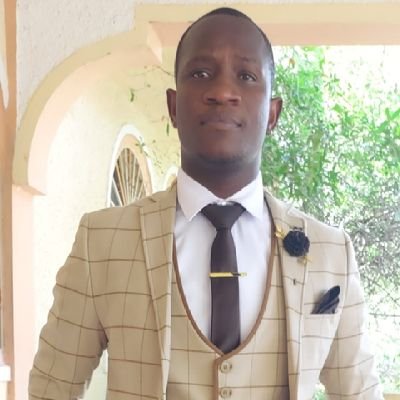 -Théologien 📖
-Sheetrocker 👷♂️🏠
-Sérigraphe 🎽👕
-Entrepreneur 👨💼
-Co fondateur de DILEX Production