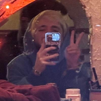 18+ | Bisexual Content Creator | 🍔👅| Find more https://t.co/fJOLLonAH9 • | .. love yall