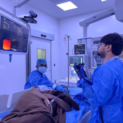 Gastroenterologist & advanced endoscopist
Amateur TT and chess player
Love test cricket
