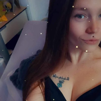 RedLunaaa22's profile picture. Gamen, streamen, genieten,...