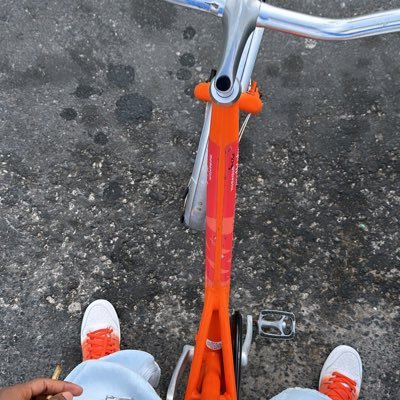 INSIDETHETRAPP's profile picture. hold your own