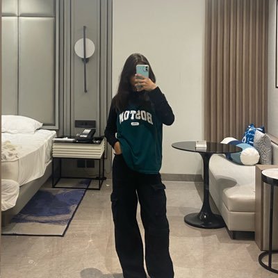 simrashf's profile picture. 