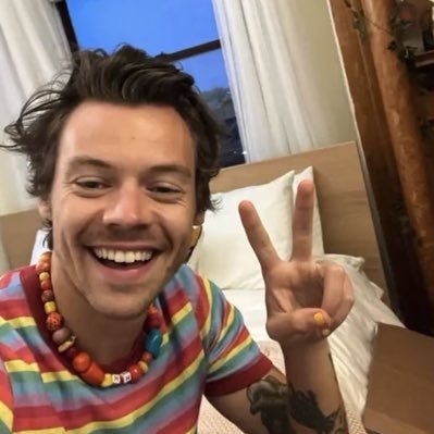 #harrystyles: “none of you are alone, look around you, look how many people there are tonight, and we’re all the same.” ❤️🩹
