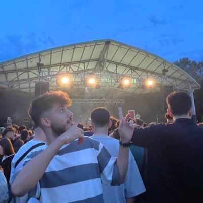 Tunahandiskaya's profile picture. aktifim tweet atmıyorum