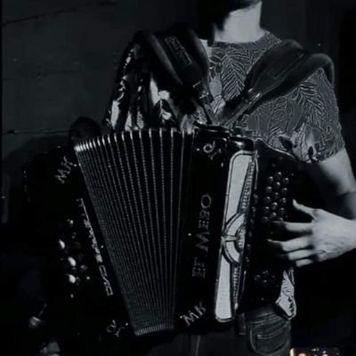 Emprendiendo el sueño de la música 🎶 que para mí es arte es majia transpasa cada parte de mi cuerpo y alfin del día vivo feliz y con alegría dios los bendiga
