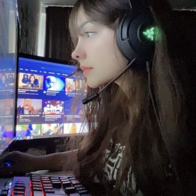 Roblox / 🇺🇲🇺🇲
Professional graphic designer 🌷|
Animator✨| Vtuber | 2d and 3d work | #twitch 💗🌷
