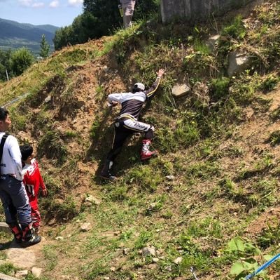 vain_efforts's profile picture. ホームは鹿児島の寺山牧場（https://t.co/YEQbnHeTPN)右手首は曲がりません。トライアルIA全日本#05。
白井HEDトライアル部特別顧問。目つきは悪いですが無害です。