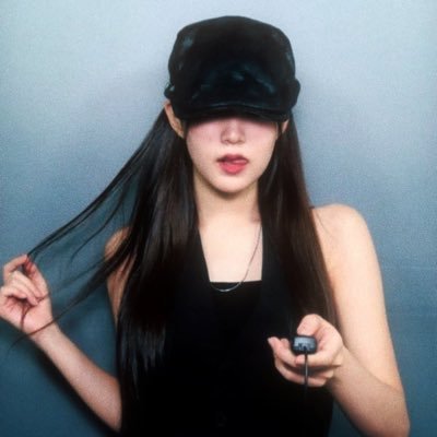 scorpiobell's profile picture. idk