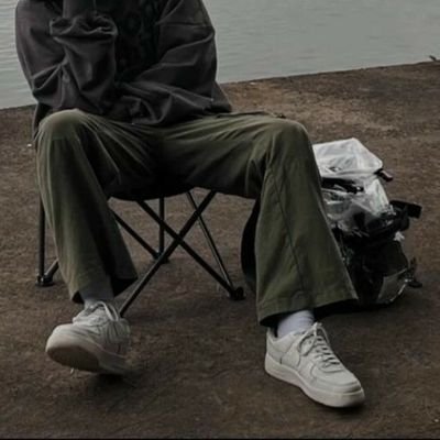Photographer private sekaligus teman curhat | Rahasia terjaga | Ketuk DM jika butuh.